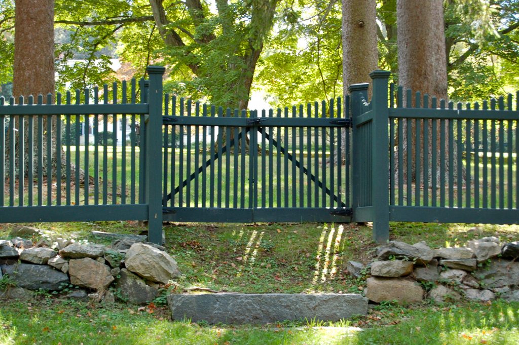 Driveway Entry Gates - Fence Installation | Red Fox Fence, Inc.